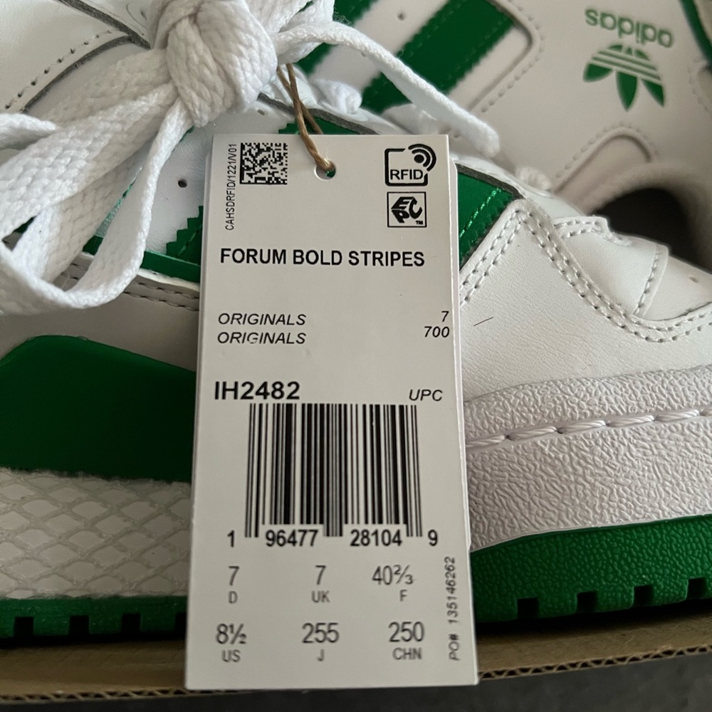 Brand new in box Adidas shoes size 8.5 - Picture 2 of 5